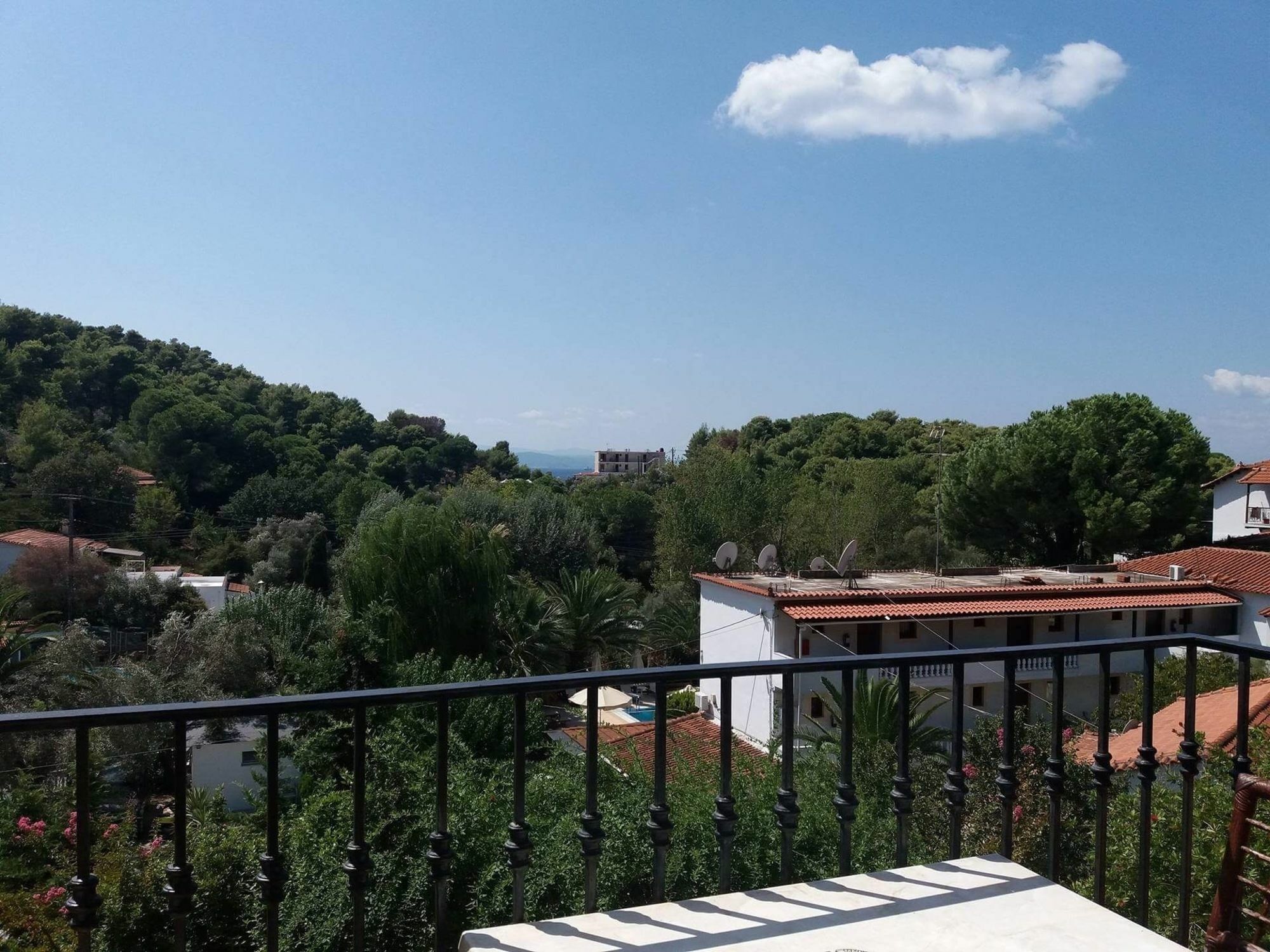 Hermes Aparthotel 4*