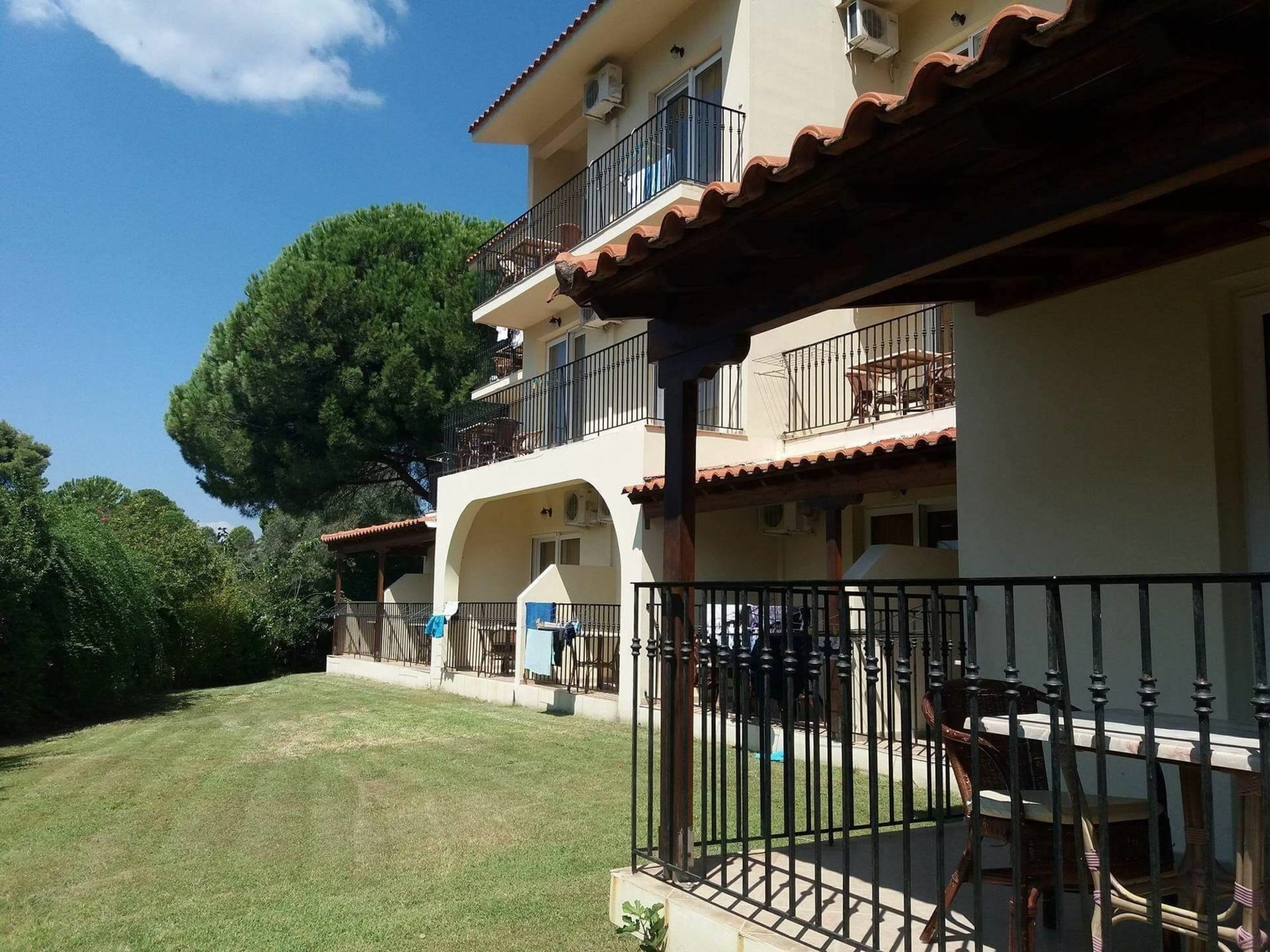 Aparthotel Hermes Vromolimnos